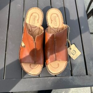 Born-wedge slip on sandals